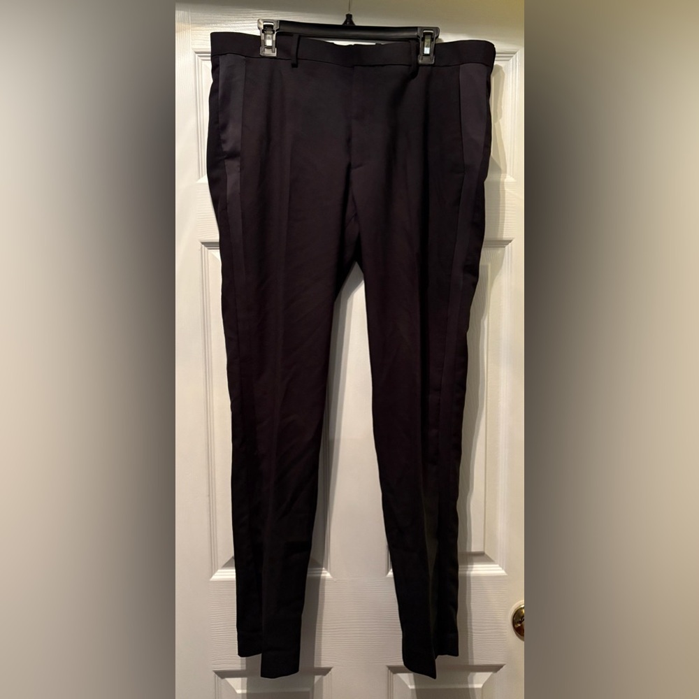 H&M Men’s Black Dress Pants Slim Fit Tapered Design. Sz 38R.  NWT